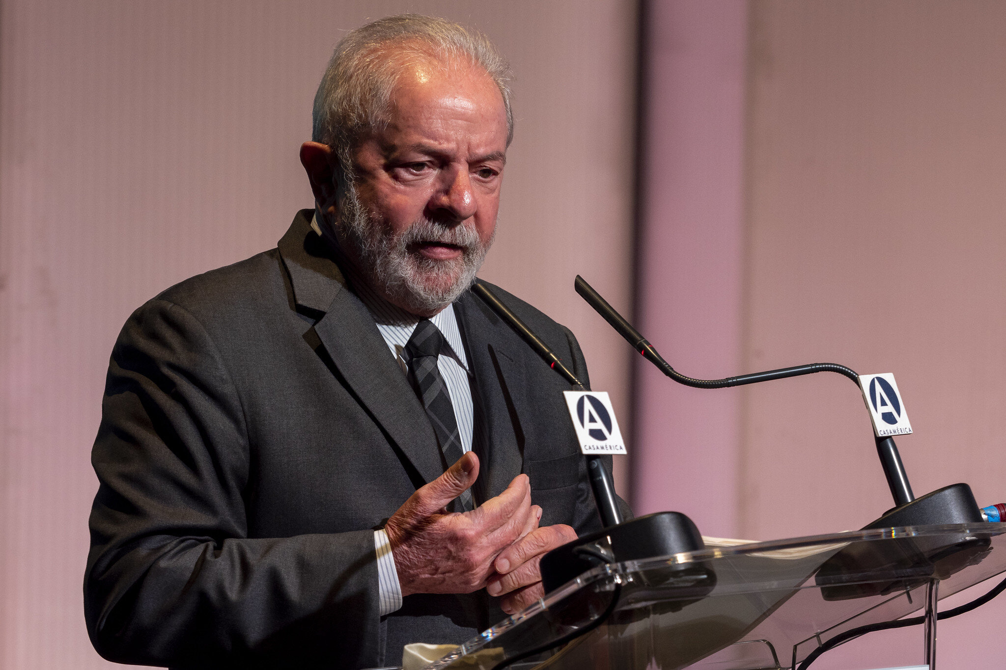 Lula afirma que serviços de inteligência falharam em ato golpista